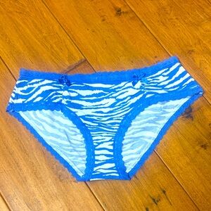 New! Victoria’s Secret lace trim low rise hiphugger cotton blue white size small